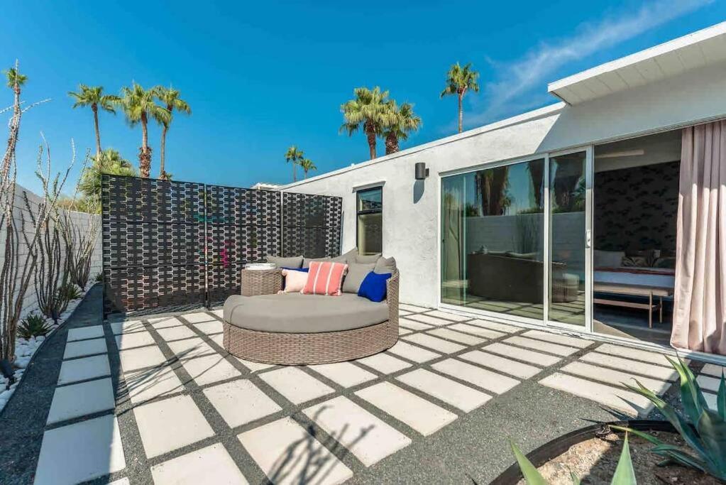 Alexander: Retro Chic Oasis 2023 Modernism Showcase House Palm Springs Exterior photo