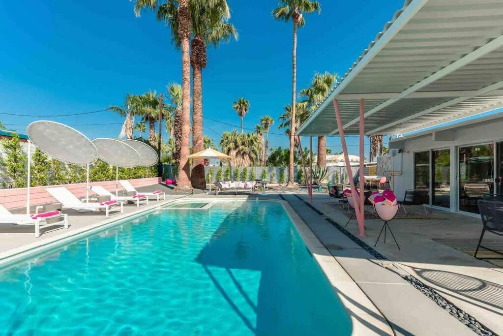 Alexander: Retro Chic Oasis 2023 Modernism Showcase House Palm Springs Exterior photo