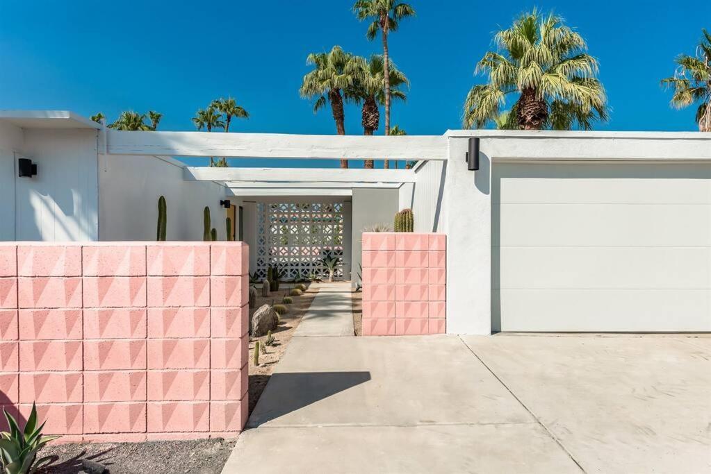 Alexander: Retro Chic Oasis 2023 Modernism Showcase House Palm Springs Exterior photo